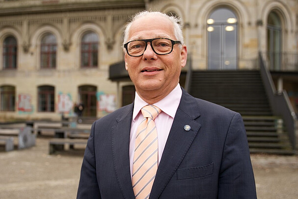 Porträtfoto von Personalratsmitglied Norbert Pyttlik