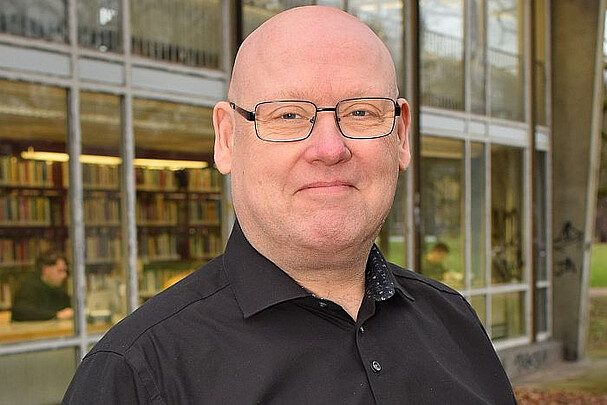 Porträtfoto von Personalratsmitglied Oliver Gorden